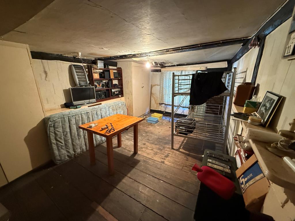 Lot: 42344 - TO BE OFFERED IN OUR DECEMBER AUCTION - MID-TERRACE HOUSE FOR REFURBISHMENT IN DESIRABLE LOCATION - Bedroom